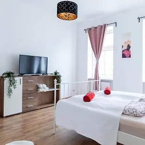 Brand New Märzstraße Apartment