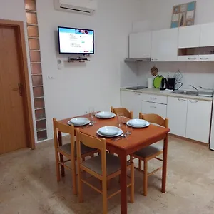 Apartman Sendi , Pola Croazia